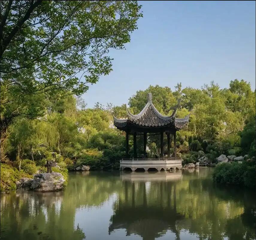 伊春翠峦紫槐餐饮有限公司